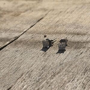 10k white gold diamond earrings